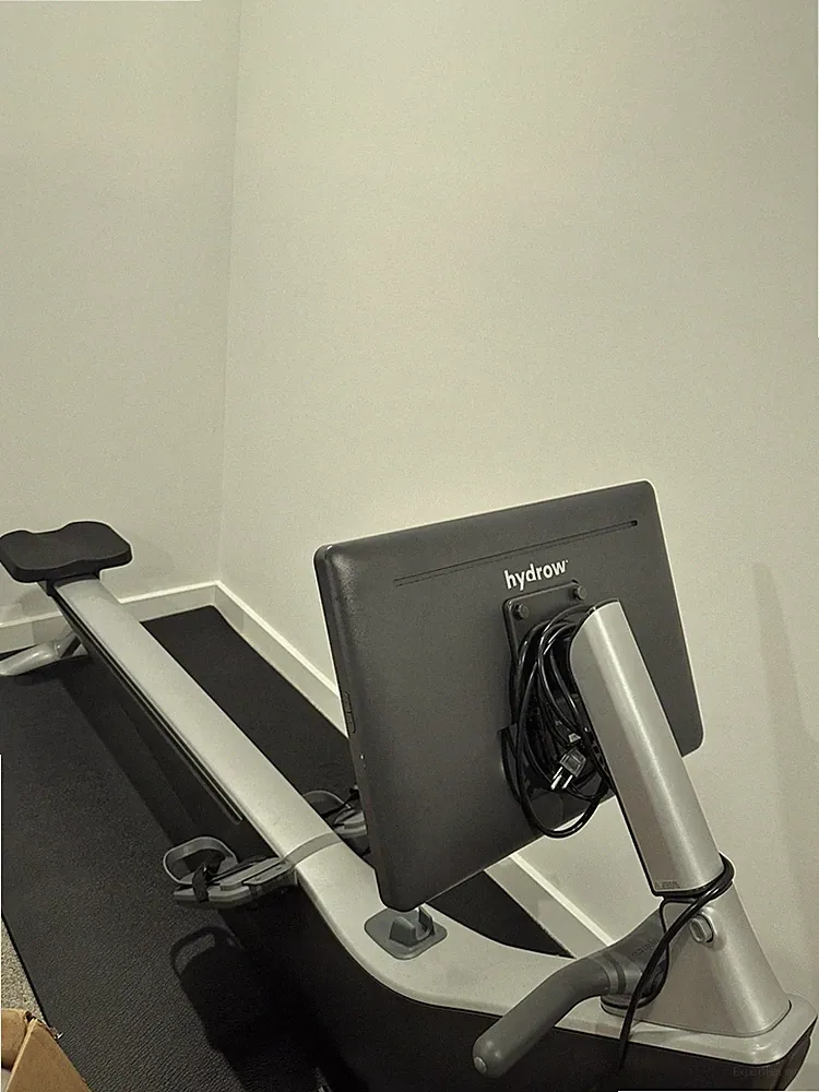 Hydrow Rowing Machine w/ Mat. Free public delivery-Atlanta/surrounding counties
