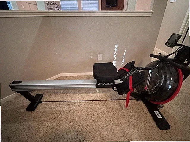 Life Fitness Row GX Water Rower, Great Condition. House kept and used 10 times