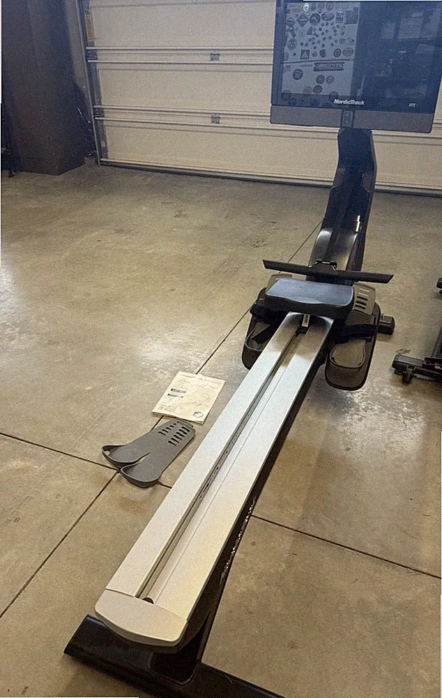 NordicTrack RW900 Smart Rower - 22" HD Touchscreen - iFit - Pristine Condition