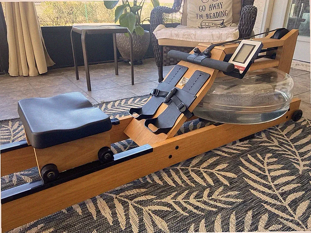Wood Water Resistance Rowing Machine LCD Display Adjustable Footplates
